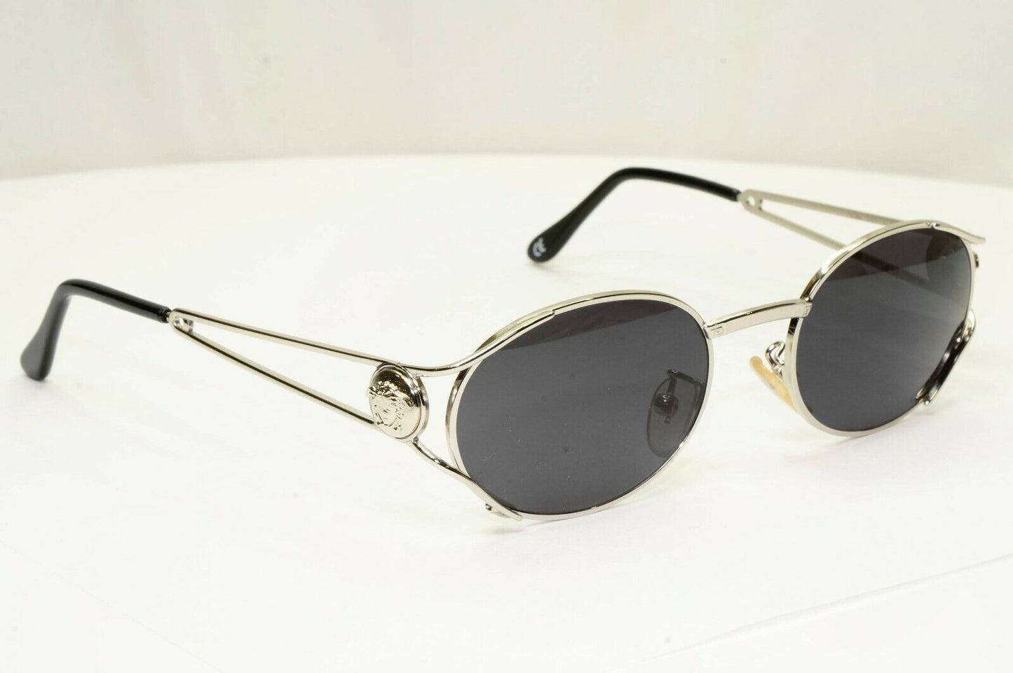Gianni Versace 1996 Vintage Silver Medusa Oval Metal Sunglasses MOD G98 COL 26M