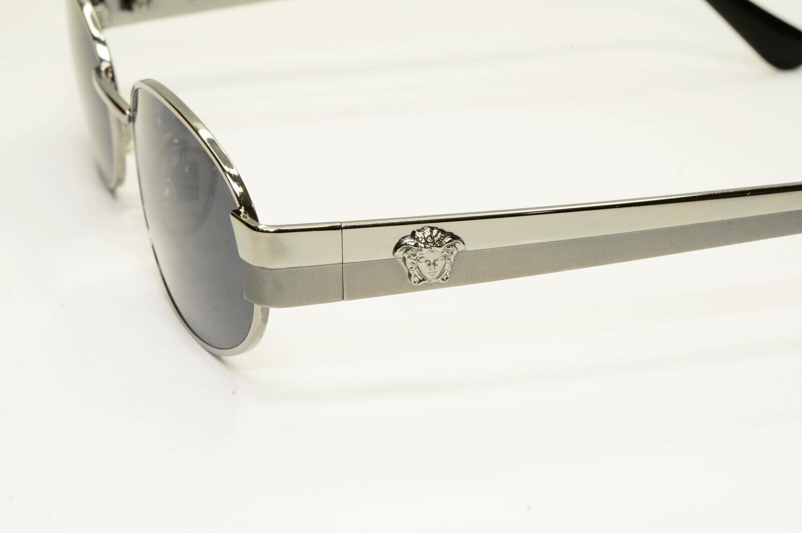 Gianni Versace 1996 Vintage Silver Medusa Oval Metal Sunglasses MOD X32 COL 029