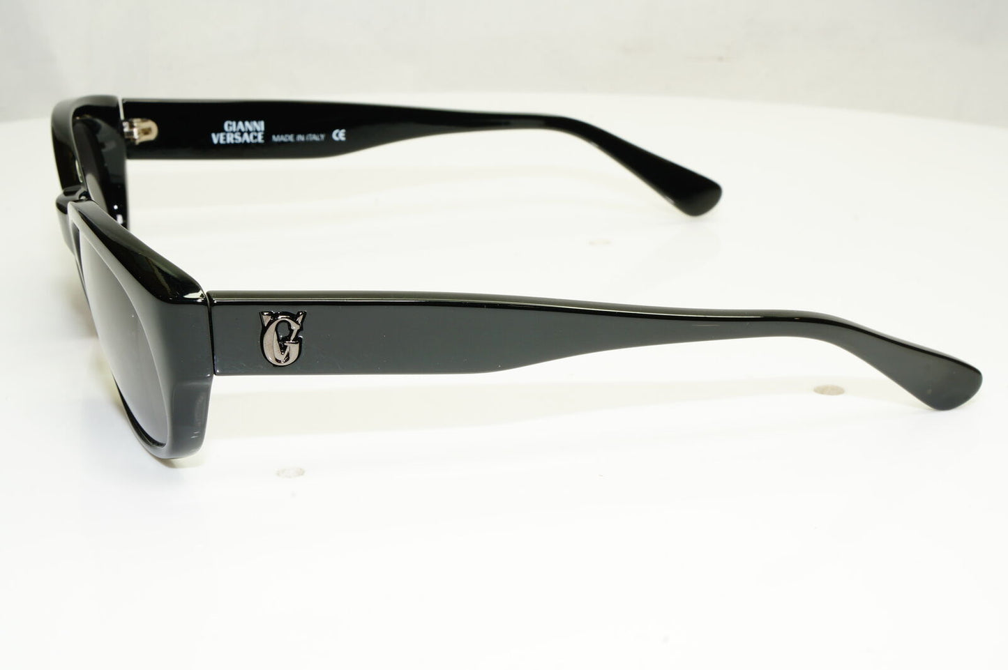 Gianni Versace 1996 Unisex Vintage Black Sunglasses GV MOD 472/G COL 852
