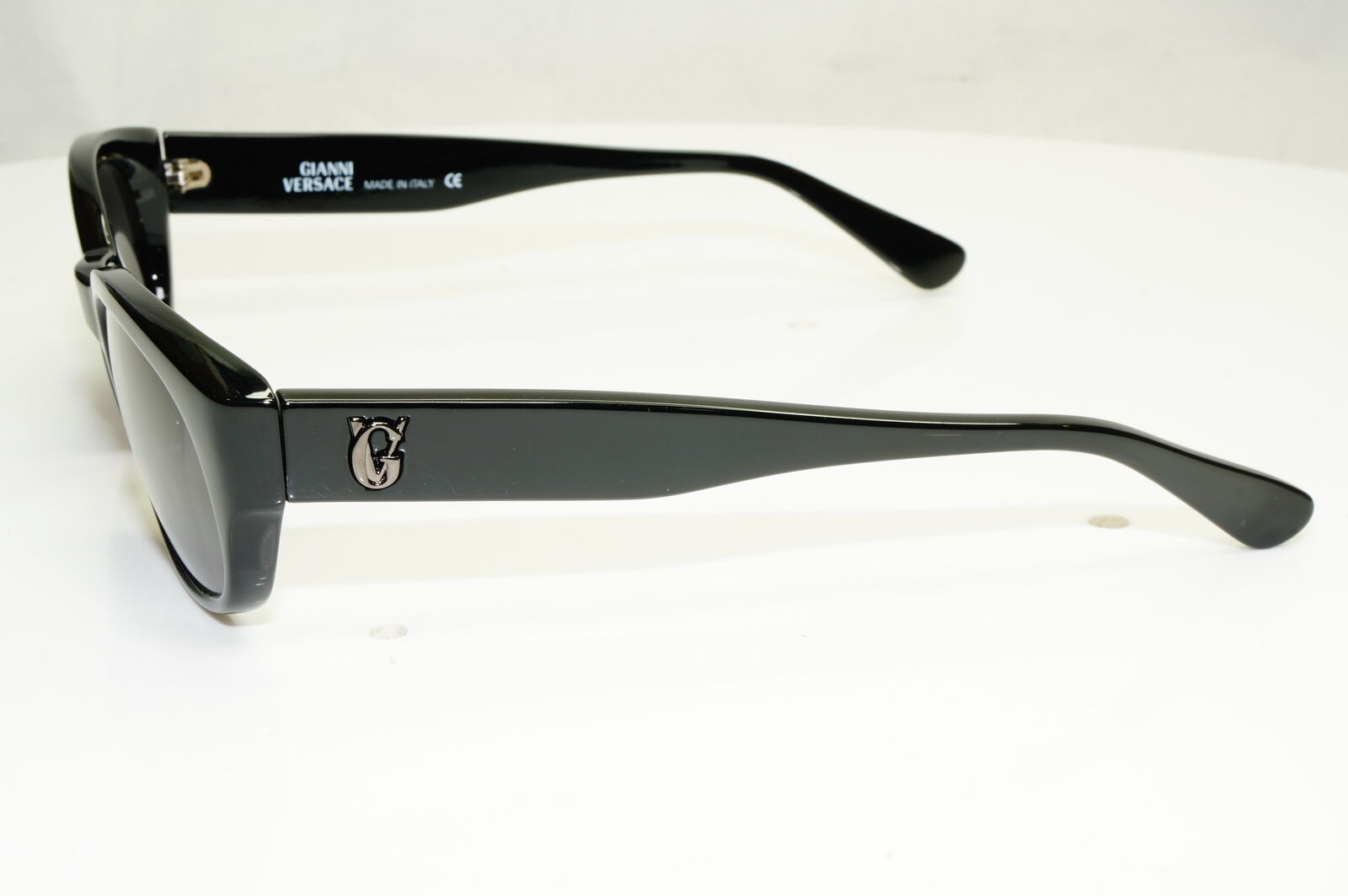 Gianni Versace 1996 Unisex Vintage Black Sunglasses GV MOD 472/G COL 852