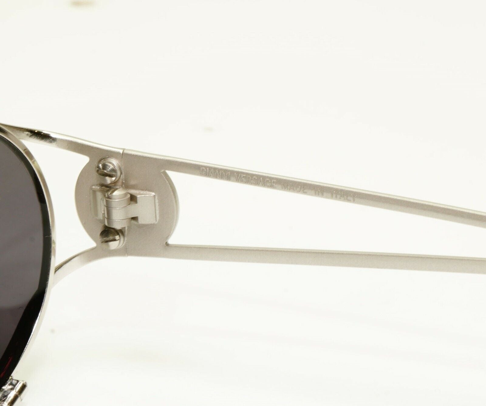 Gianni Versace 1996 Vintage Silver Medusa Oval Metal Sunglasses MOD G98 COL 26M
