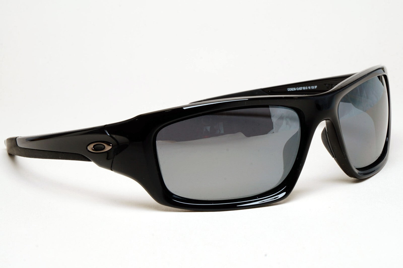 Oakley Sunglasses Polarized Valve Black Polished Iridium Glossy OO 9236 12-837