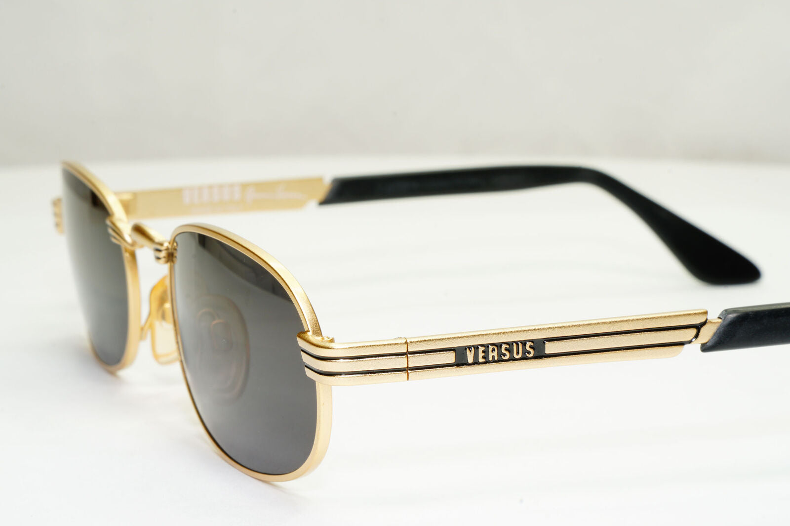 Versus 1996 by Gianni Versace Vintage Gold Black Sunglasses Oval MOD F08 COL 38M