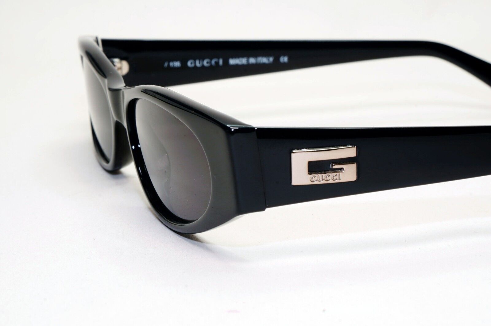 Gucci Sunglasses 1997 Vintage Black Rectangle Slim GG 2424/N/S 807 291024
