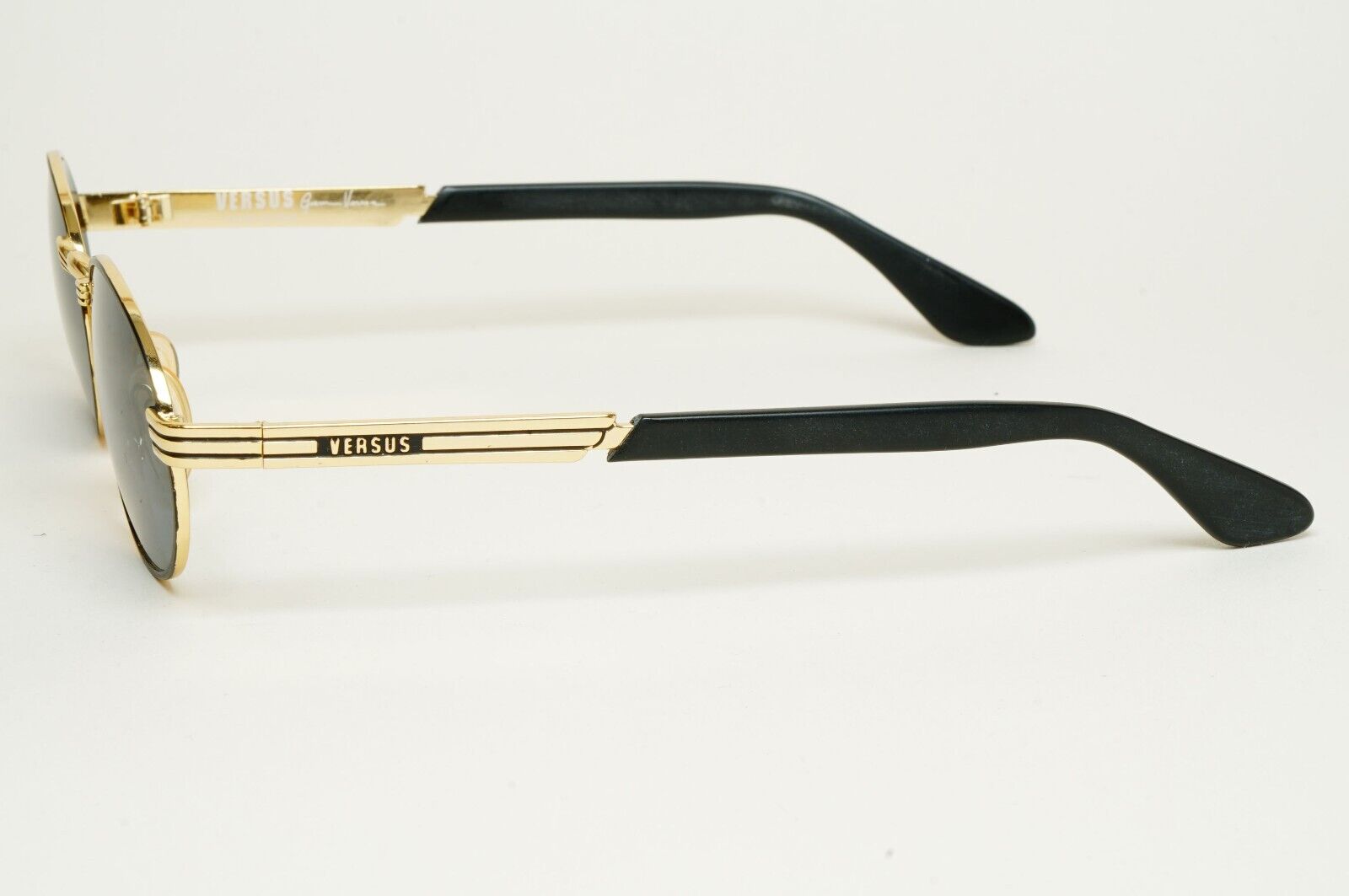 Versus Sunglasses 1996 by Gianni Versace Vintage Gold Oval Black MOD F07 COL 39M