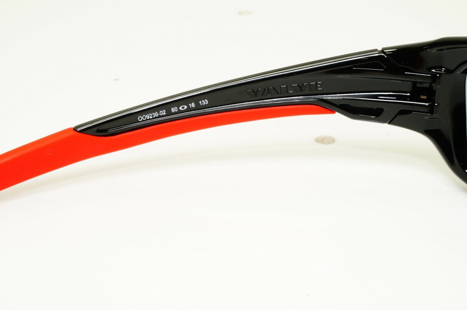 Authentic Oakley Mens Valve Sunglasses Black Red Iridium Mirror OO 9236-02
