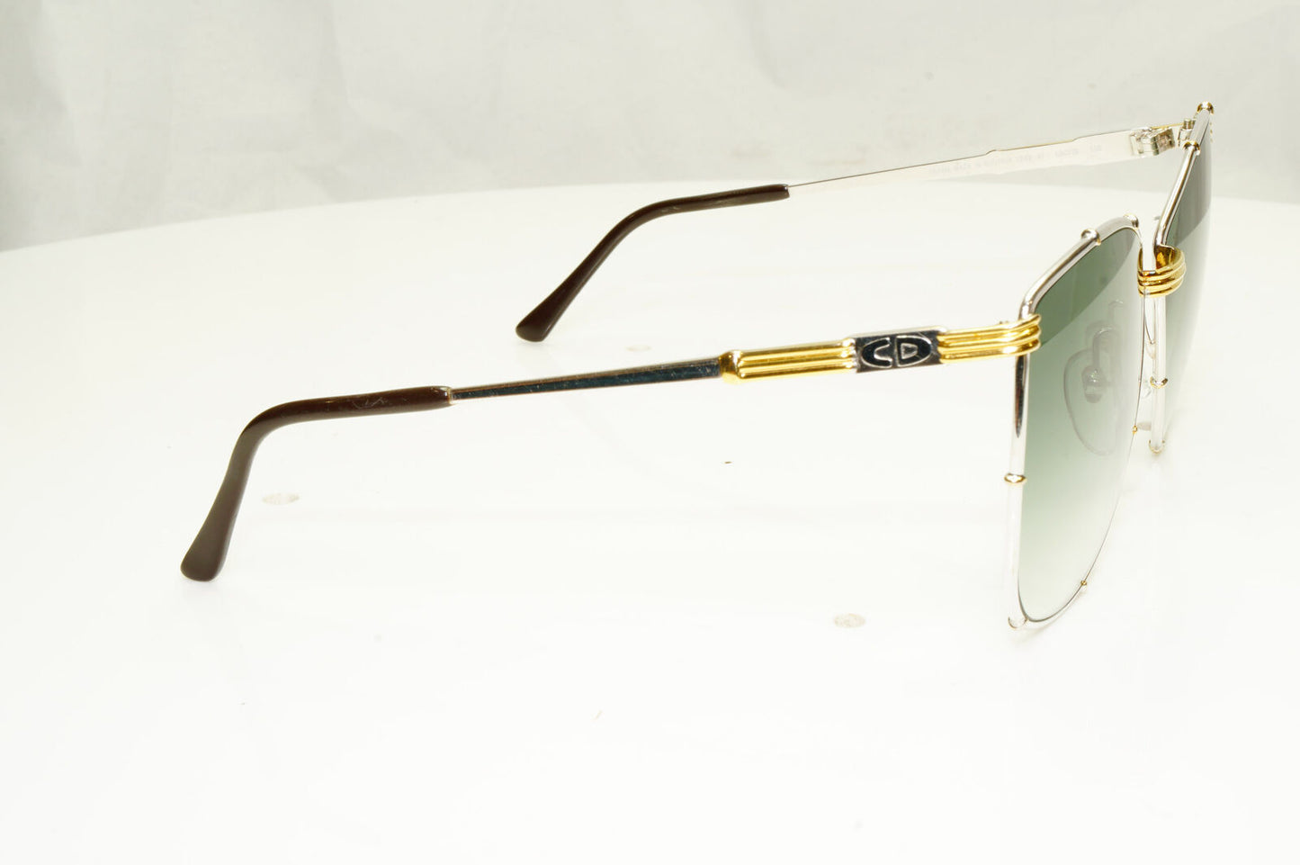 Authentic Christian Dior Womens Vintage Sunglasses Austria Gold 2249 47 32810