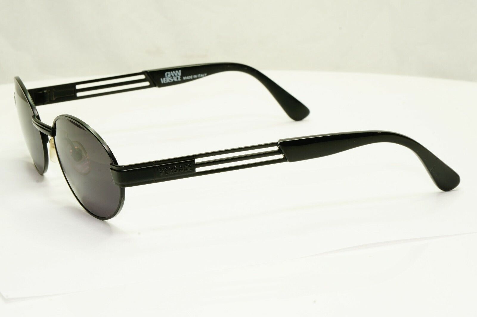 Gianni Versace 1996 Vintage Unisex Black Oval Metal Sunglasses MOD S15 COL 028