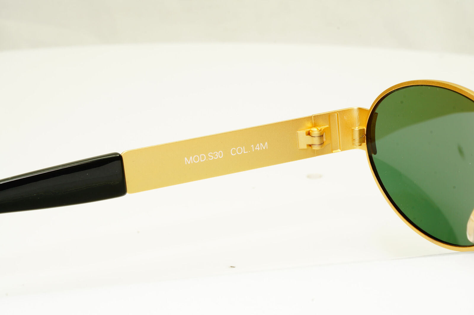 Gianni Versace 1996 Vintage Unisex Gold Oval Metal Sunglasses MOD S30 COL 14M