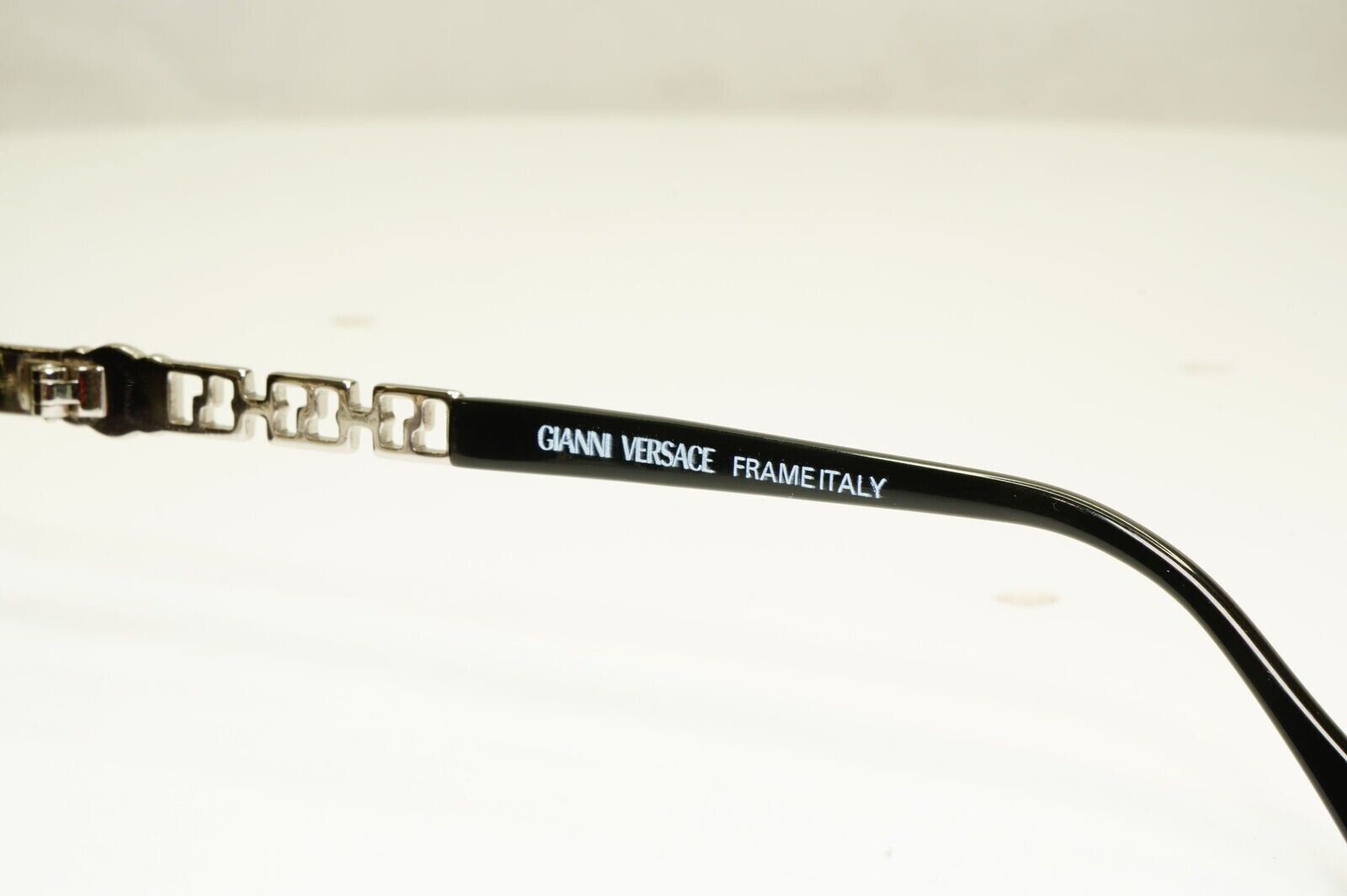 Gianni Versace 1995 Vintage Silver Medusa Oval Black Sunglasses MOD G42 COL 26M