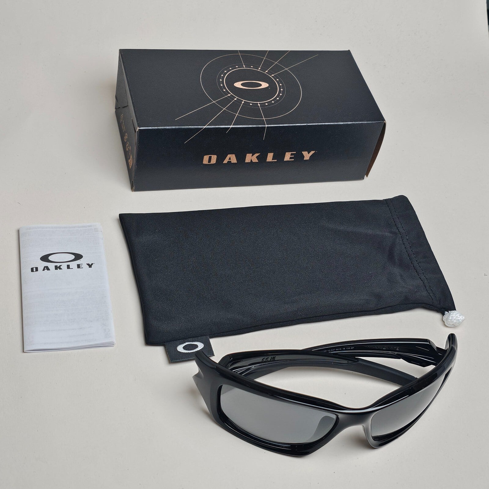 Oakley Sunglasses Polarized Valve Black Polished Iridium Glossy OO 9236 12-837