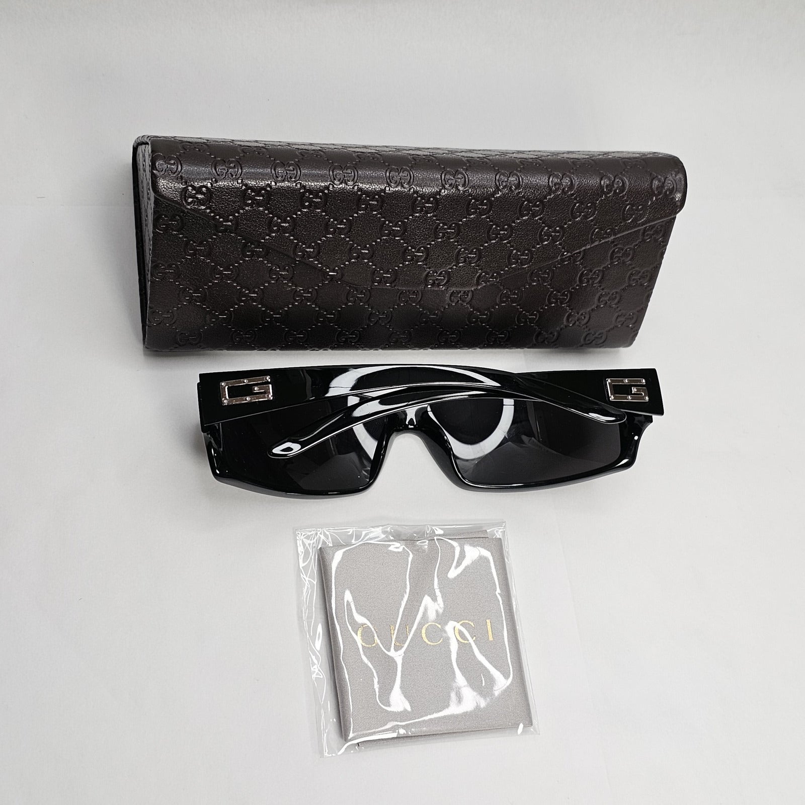 Gucci Sunglasses 1999 Vintage Black Rectangle Wrap Retro GG 2515/S 584 191223