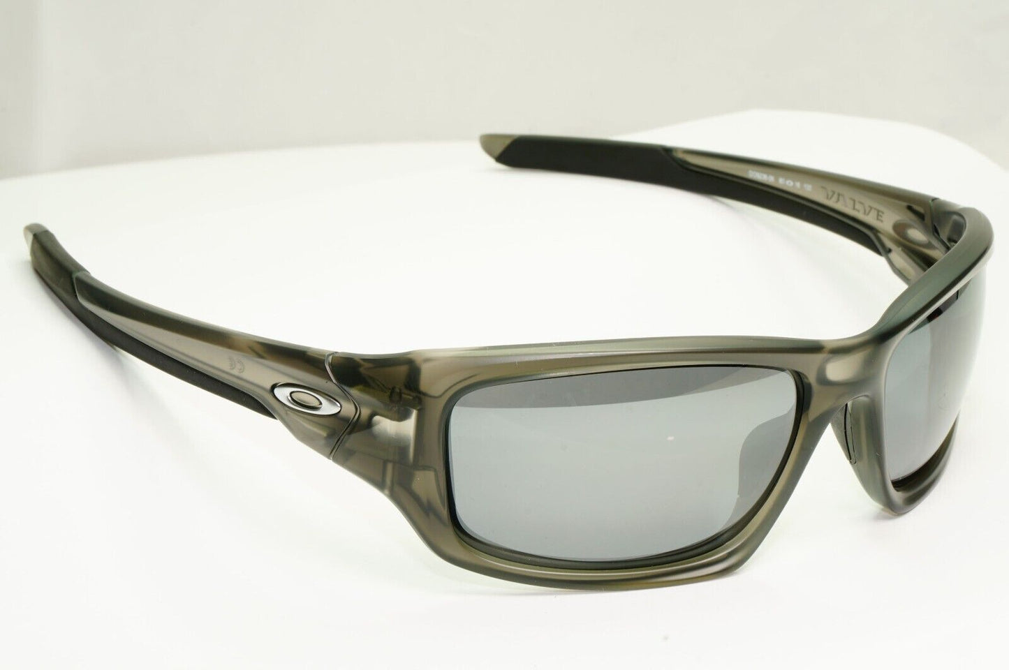 Oakley Sunglasses Valve Polarised Wrap Grey Mirror Iridium Silver OO 9236 06
