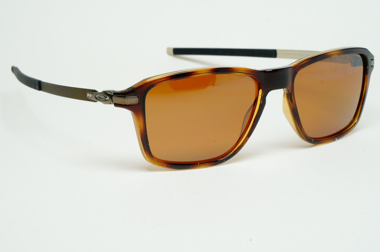 Oakley Sunglasses Wheel House Polarized Brown Tungsten OO 9469 04 54mm