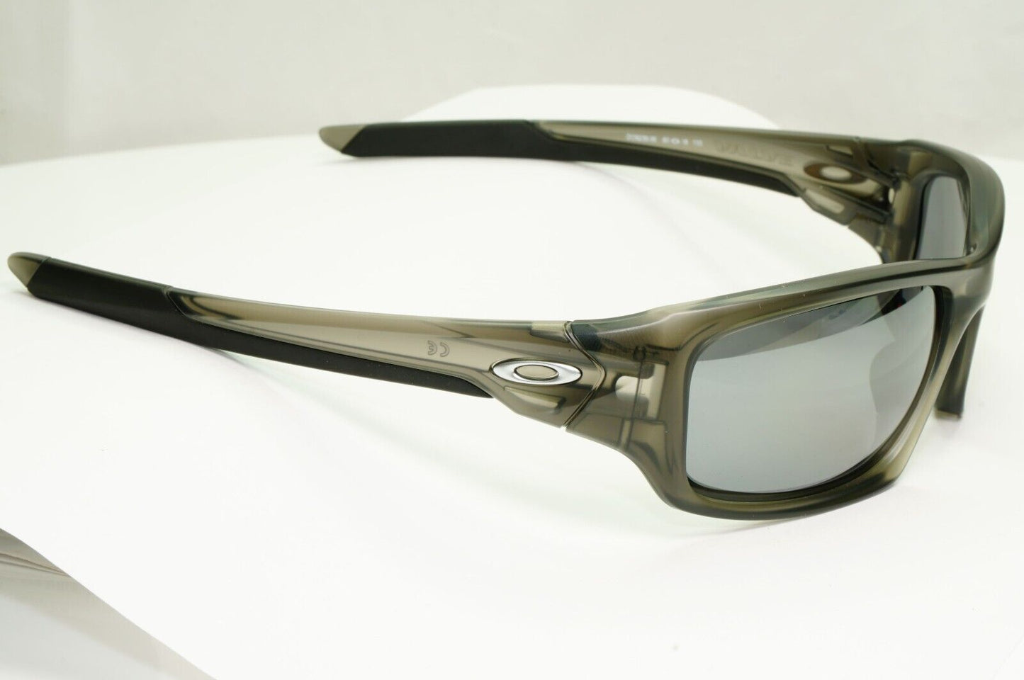 Oakley Sunglasses Valve Polarised Wrap Grey Mirror Iridium Silver OO 9236 06