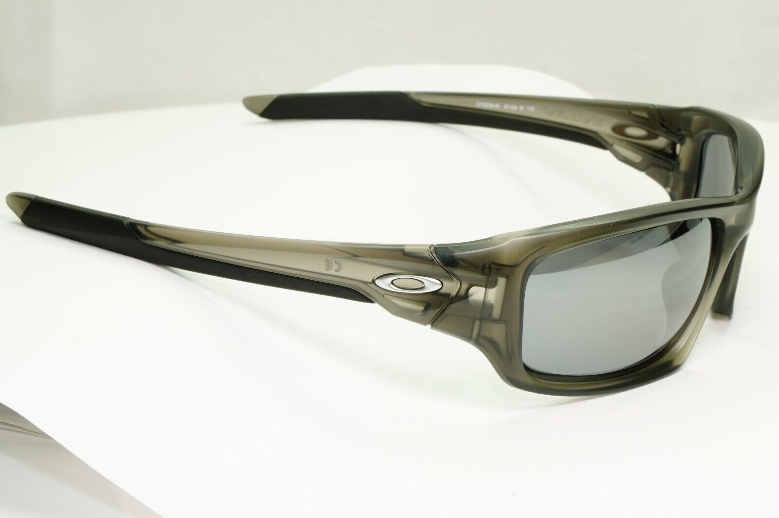 Oakley Sunglasses Valve Polarised Wrap Grey Mirror Iridium Silver OO 9236 06