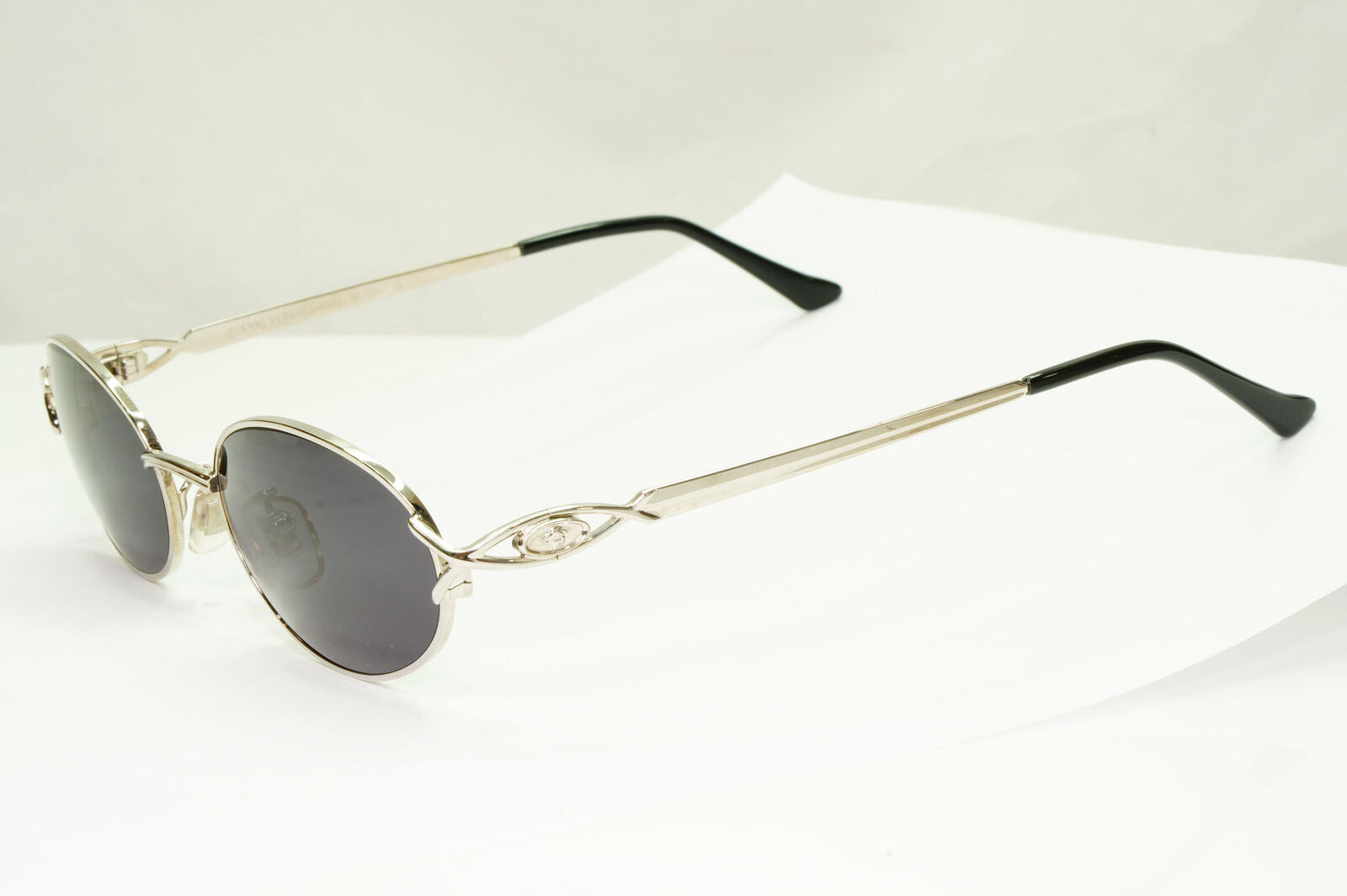 Gianni Versace 1995 Sunglasses Vintage Silver Black Metal Oval MOD H41 COL 26M A
