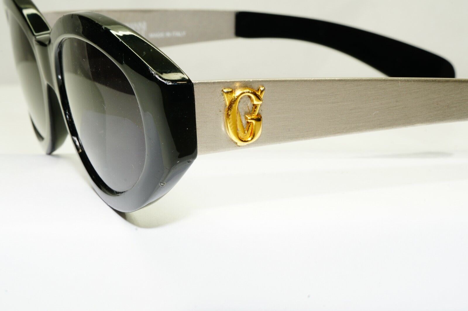 Gianni Versace 1996 Unisex Vintage Gold Black Sunglasses MOD 461/A COL 852 19085