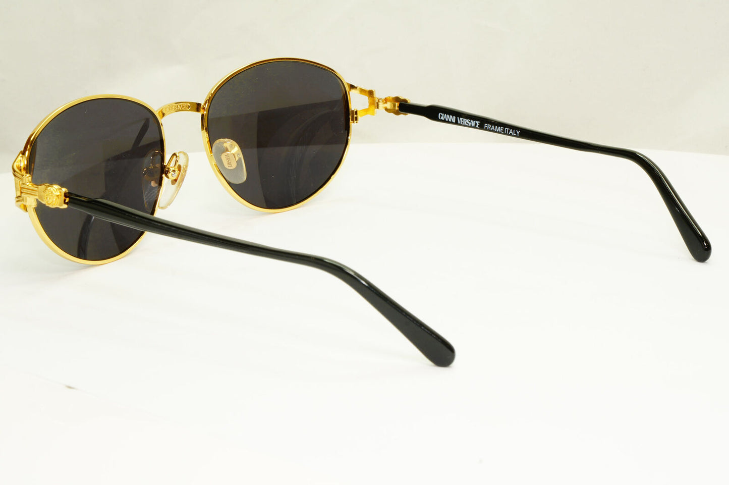 Gianni Versace 1995 Vintage Gold Medusa Black Retro Sunglasses MOD G28 COL 18L