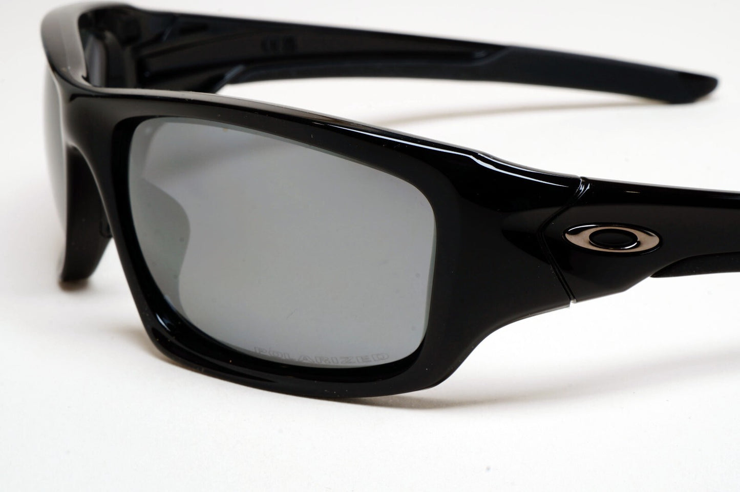 Oakley Sunglasses Polarized Valve Black Polished Iridium Glossy OO 9236 12-837