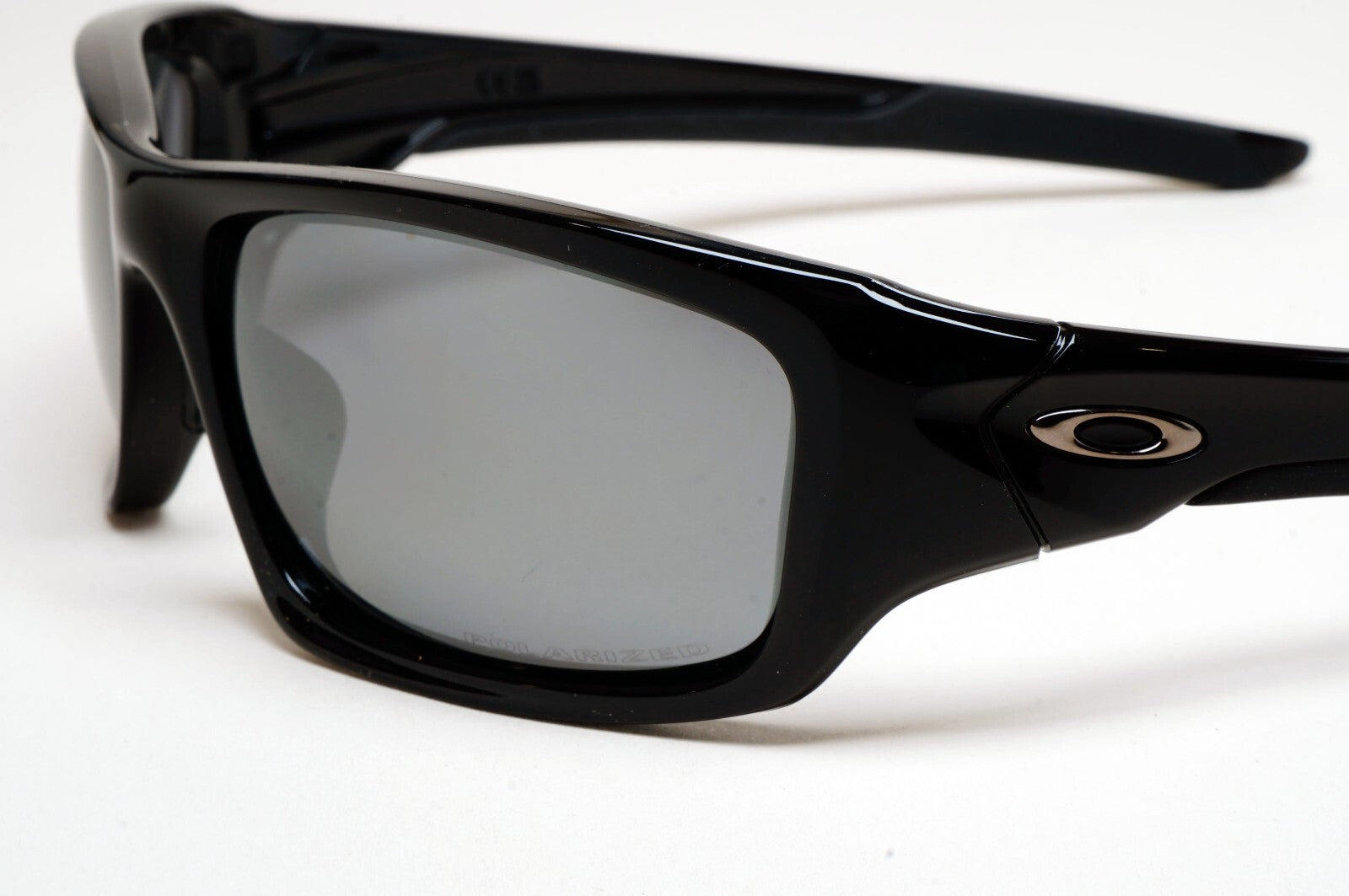 Oakley Sunglasses Polarized Valve Black Polished Iridium Glossy OO 9236 12-837