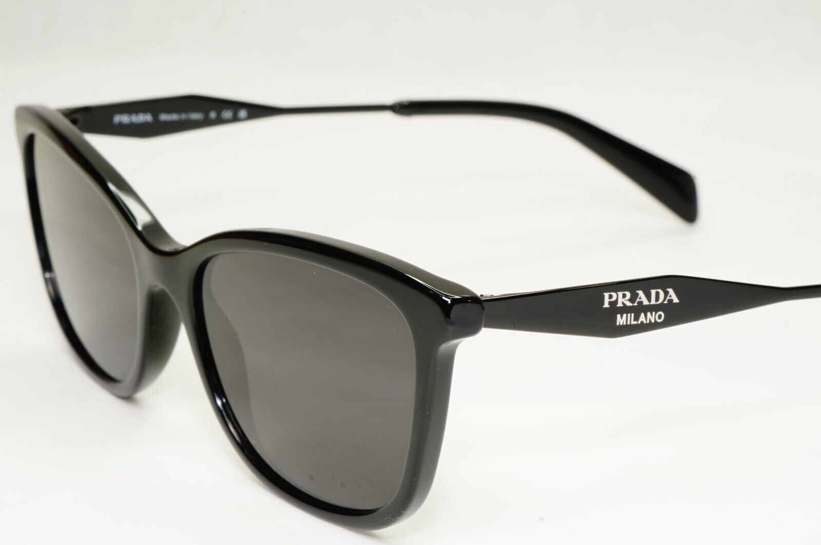 Prada Sunglasses Black Milano Square Glossy Fashion PR02YV VPR 02Y 07E-1O1 54mm