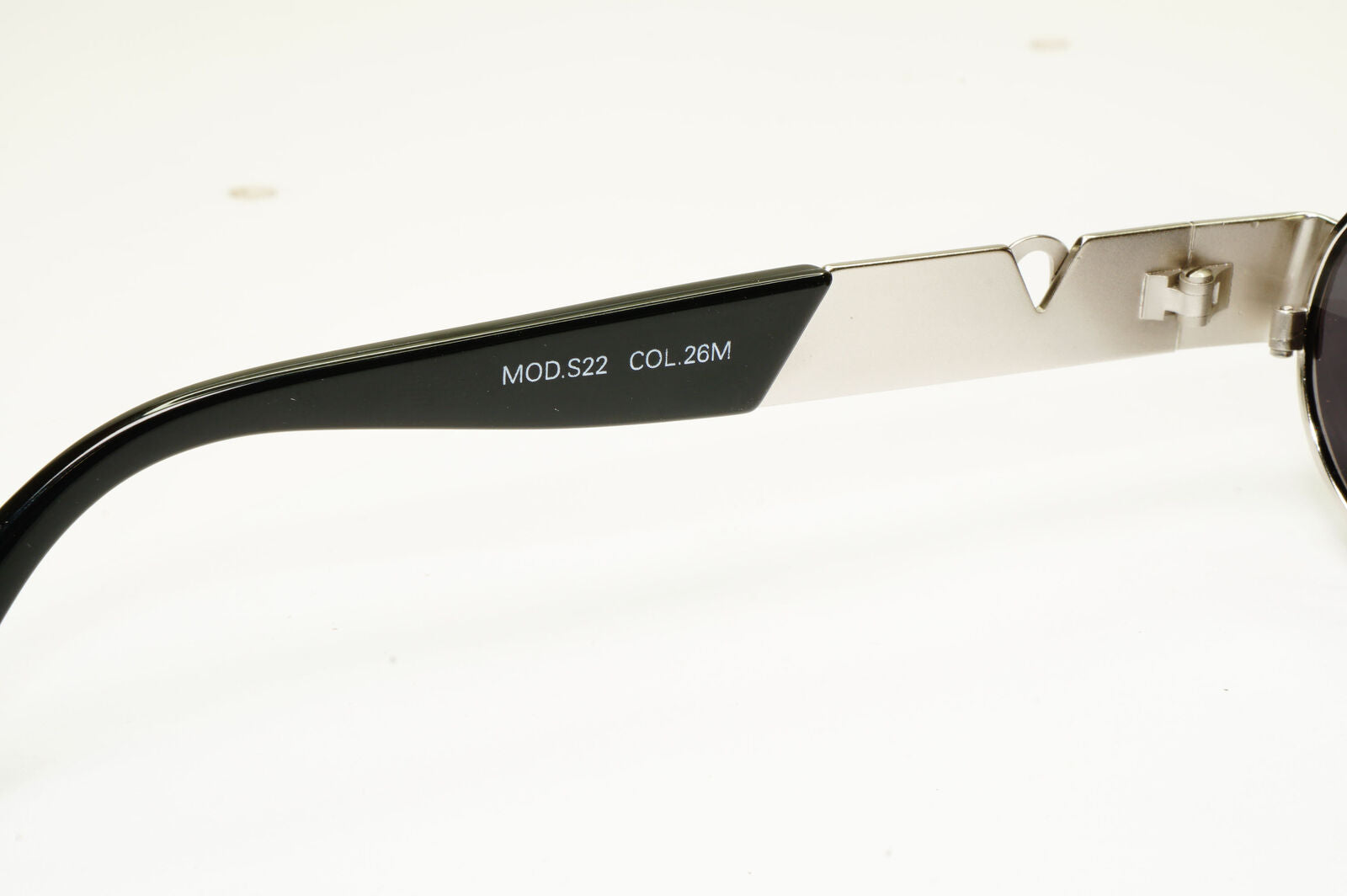 Gianni Versace 1996 Vintage Unisex Silver Oval Metal Sunglasses MOD S22 COL 26M