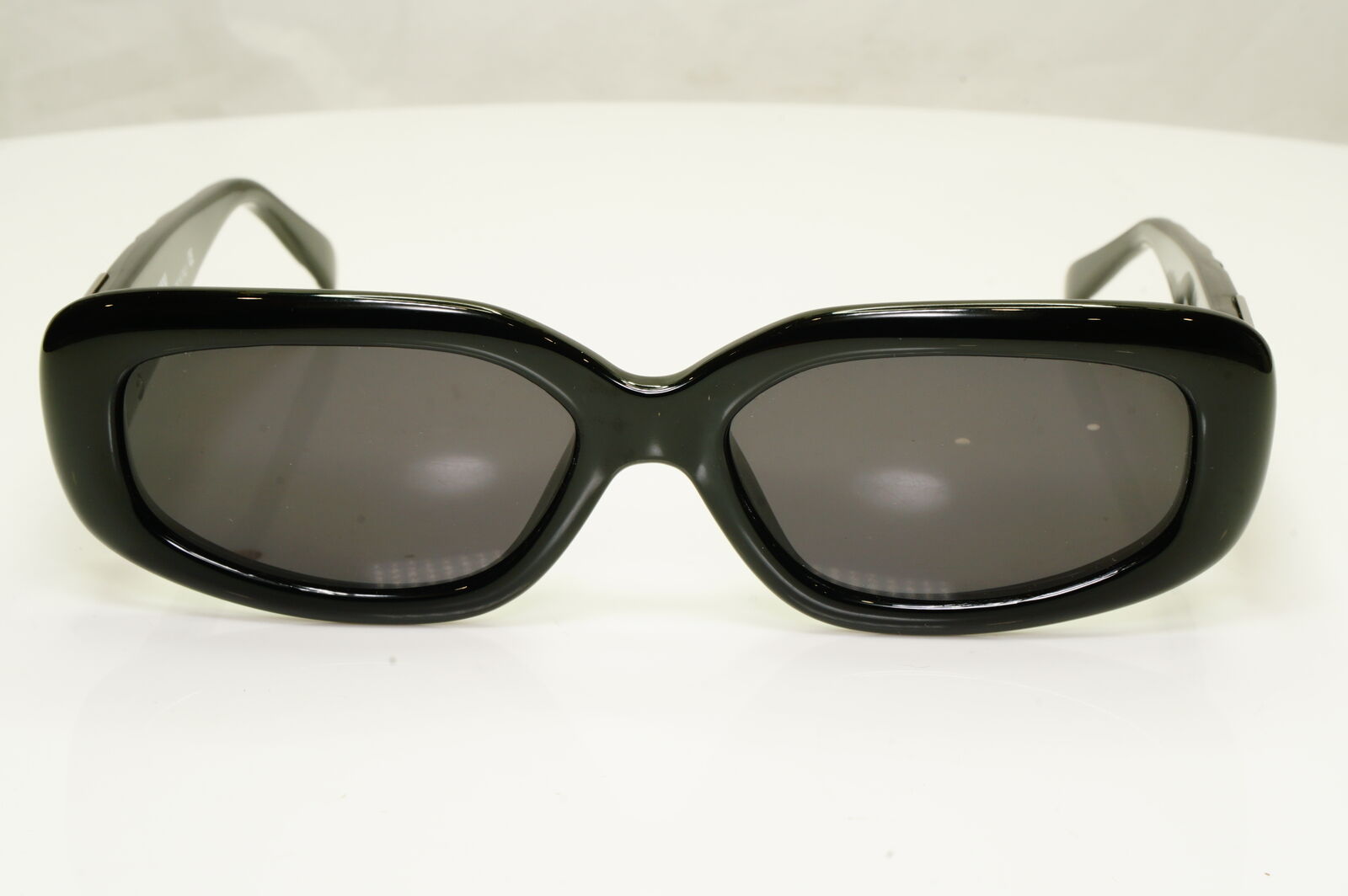 Gianni Versace 1996 Unisex Vintage Black Medusa Sunglasses MOD 256/M COL 374