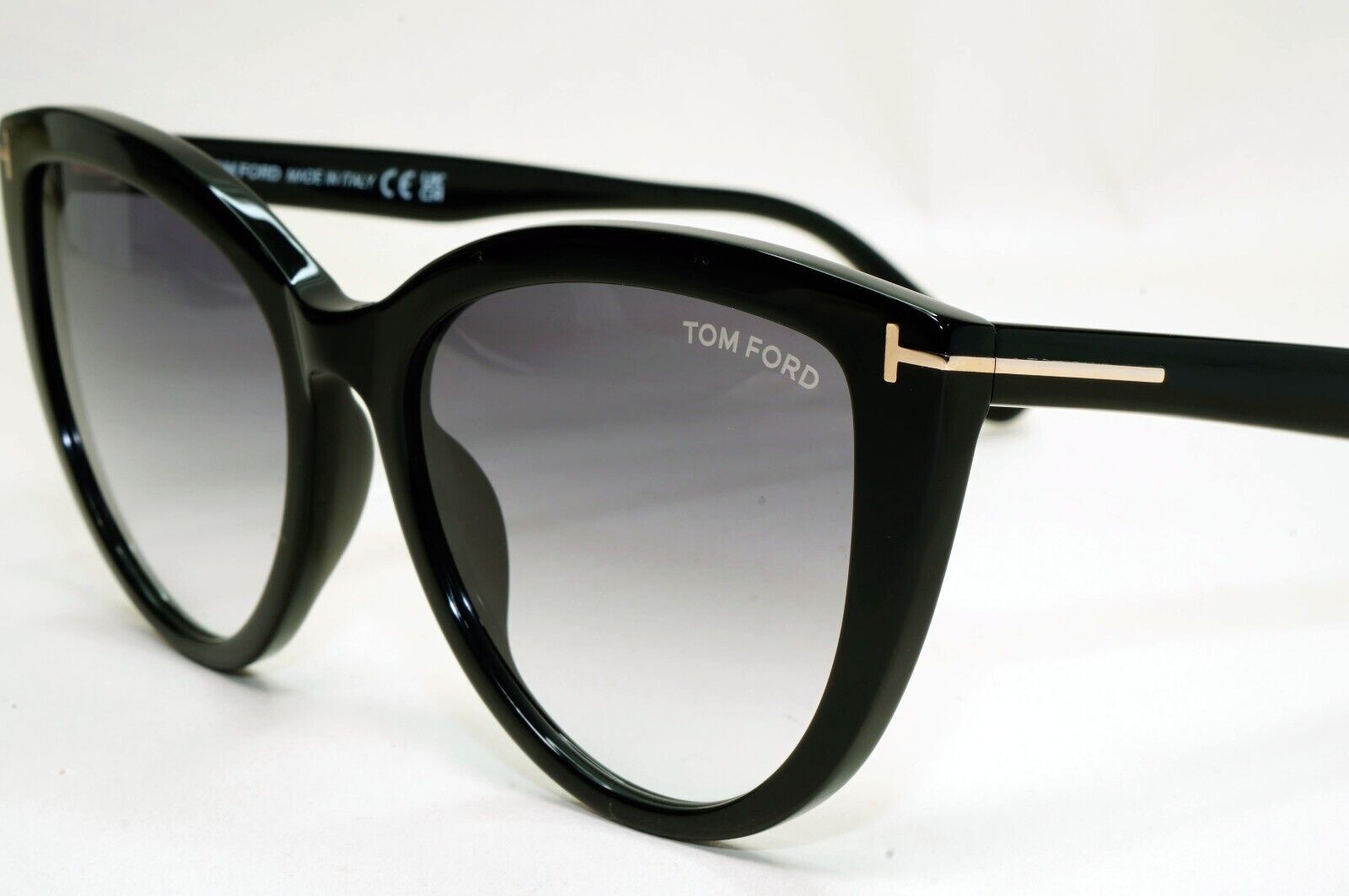Tom Ford Sunglasses Isabella-02 Black Grey Gradient Cat Eye FT0915 TF 915 01B