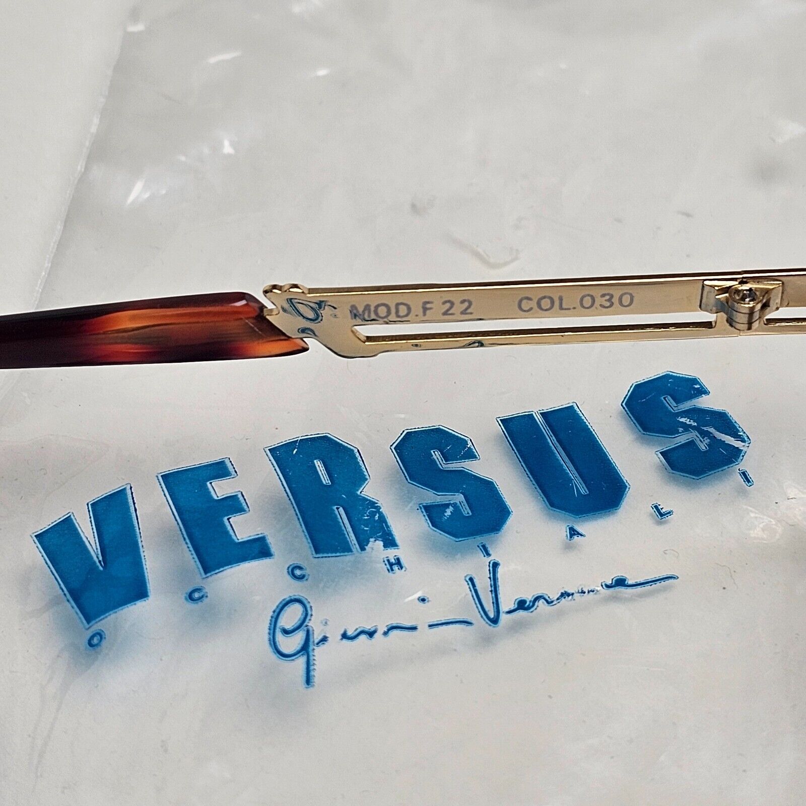 Versus Sunglasses 1996 by Gianni Versace Vintage Gold Oval MOD F22 COL 030