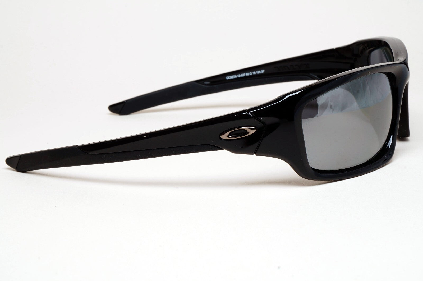 Oakley Sunglasses Polarized Valve Black Polished Iridium Glossy OO 9236 12-837