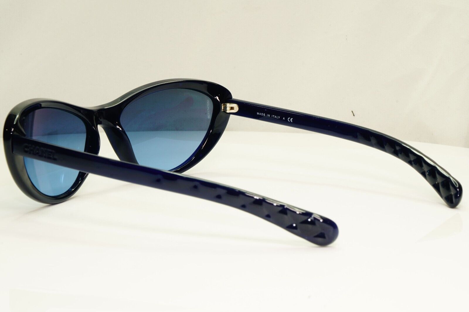 Chanel Navy Blue Sunglasses Gradient Gold Womens Fashion CH 6039 c.503/S2