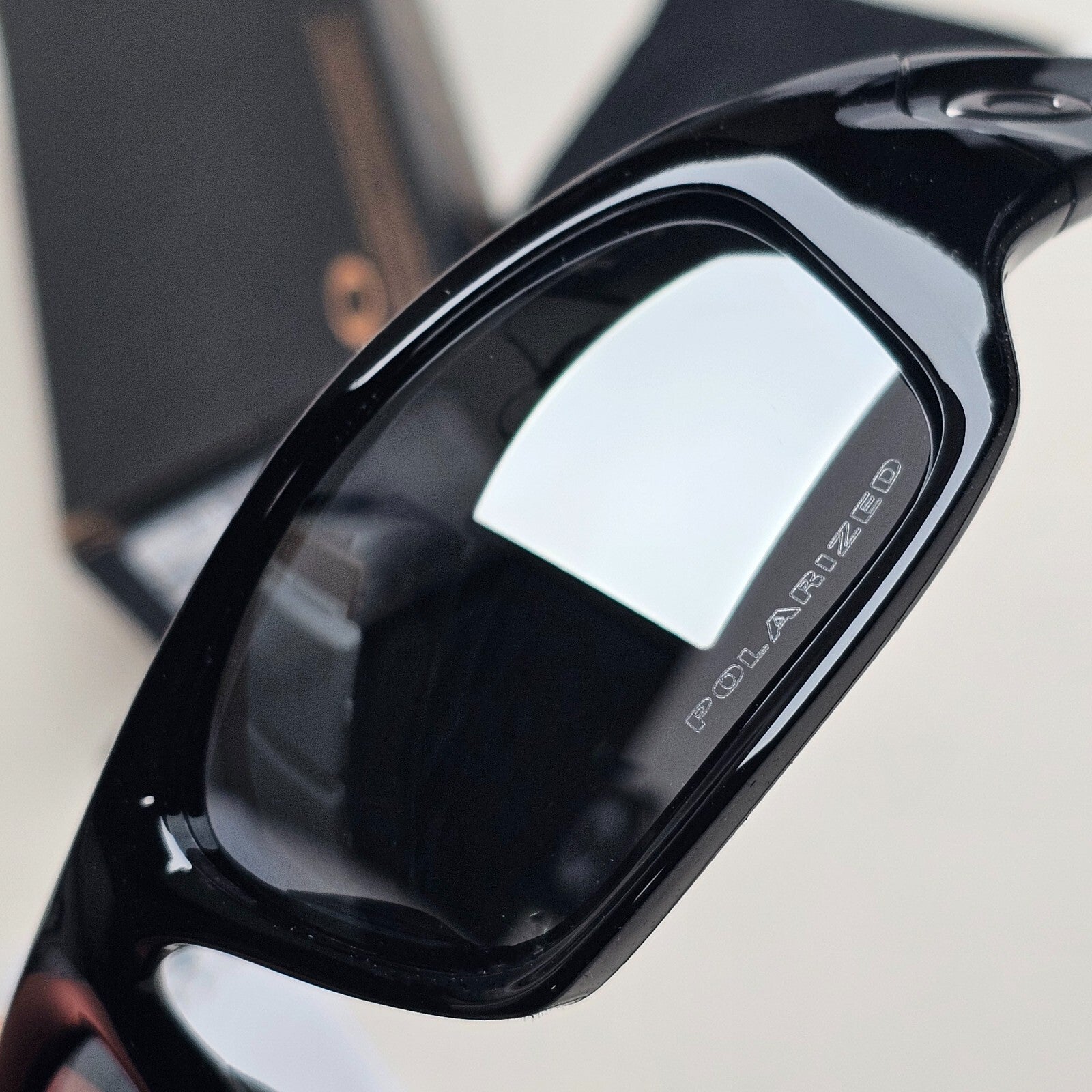 Oakley Sunglasses Polarized Valve Black Polished Iridium Glossy OO 9236 12-837