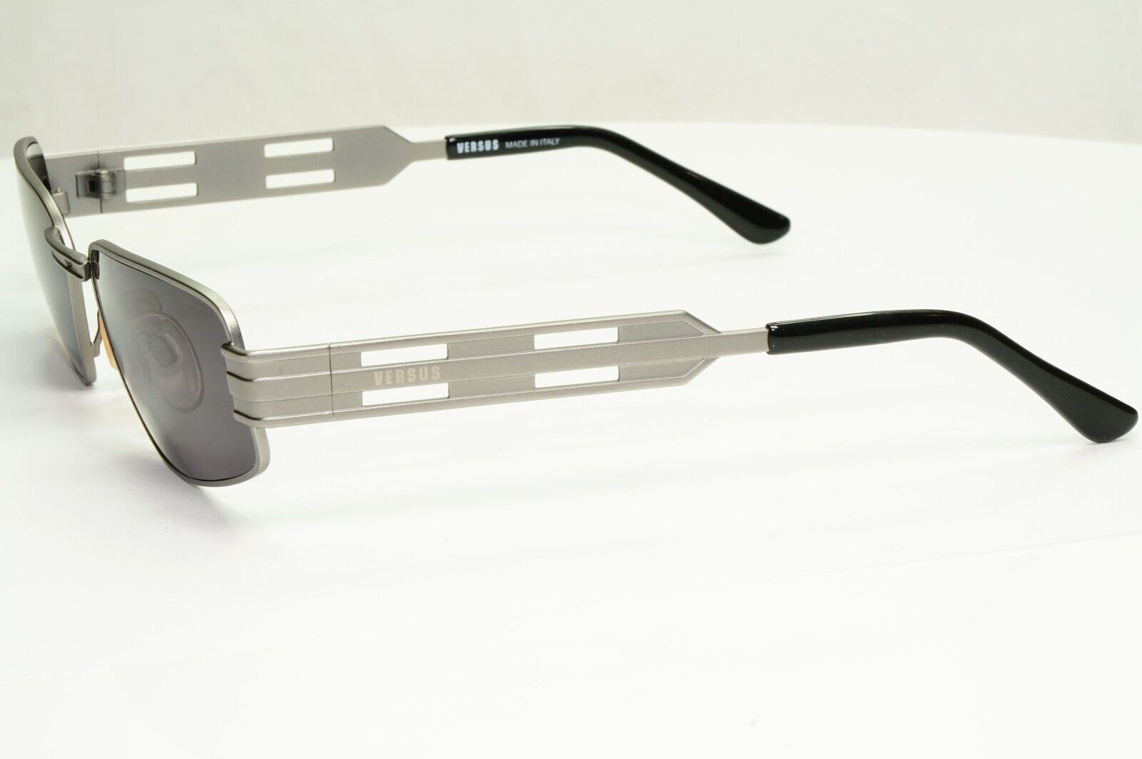 Versus Gianni Versace 1997 Sunglasses Vintage Matte Silver Black MOD R07 COL 77M