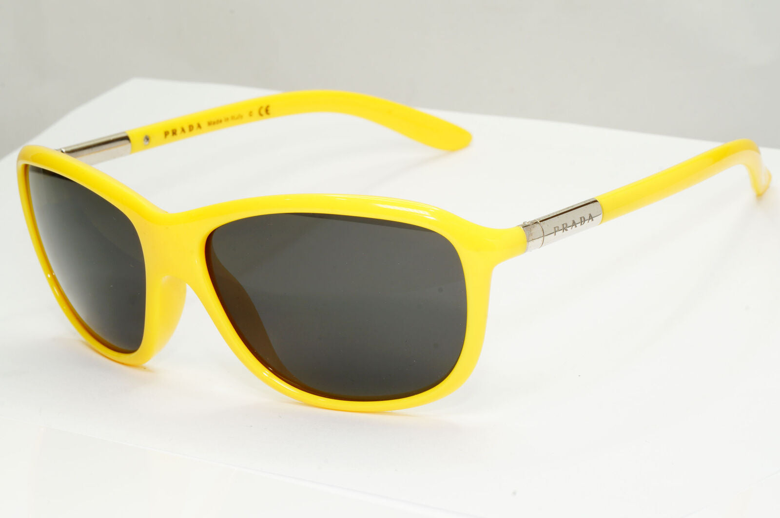 Prada 2011 Sunglasses Black Yellow Square Wrap PR08MS SPR 08M GKD-3M1 240123