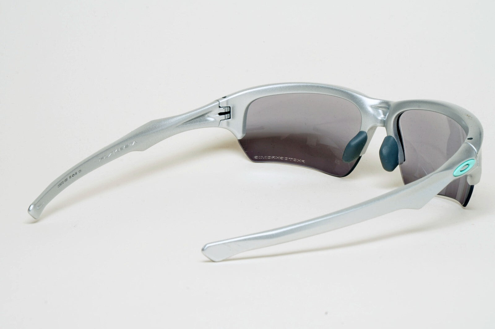 Oakley Sunglasses Photochromic Flak Beta (A) Silver Clear Black OO 9372 10 65mm