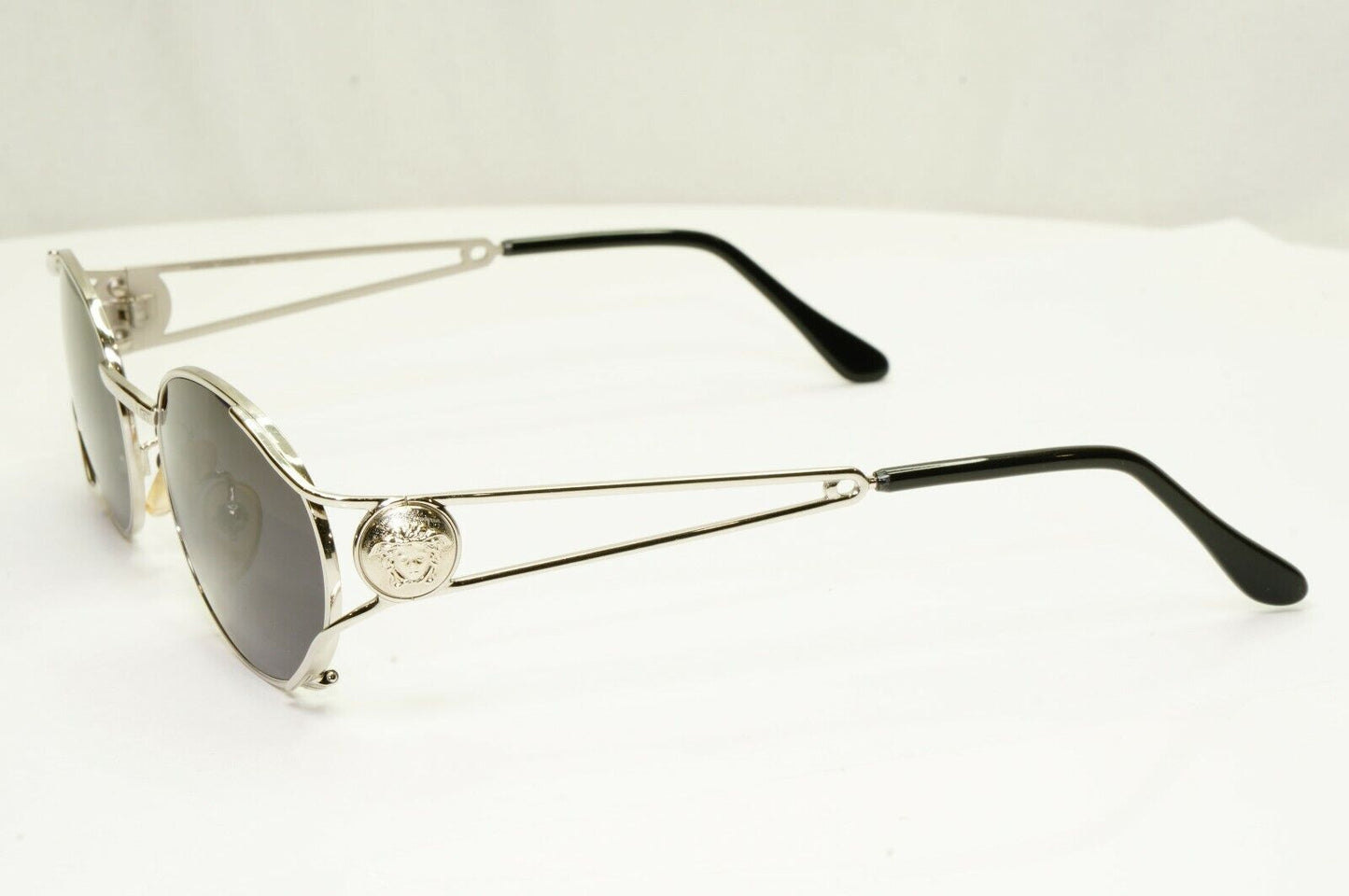 Gianni Versace 1996 Vintage Silver Medusa Oval Metal Sunglasses MOD G98 COL 26M