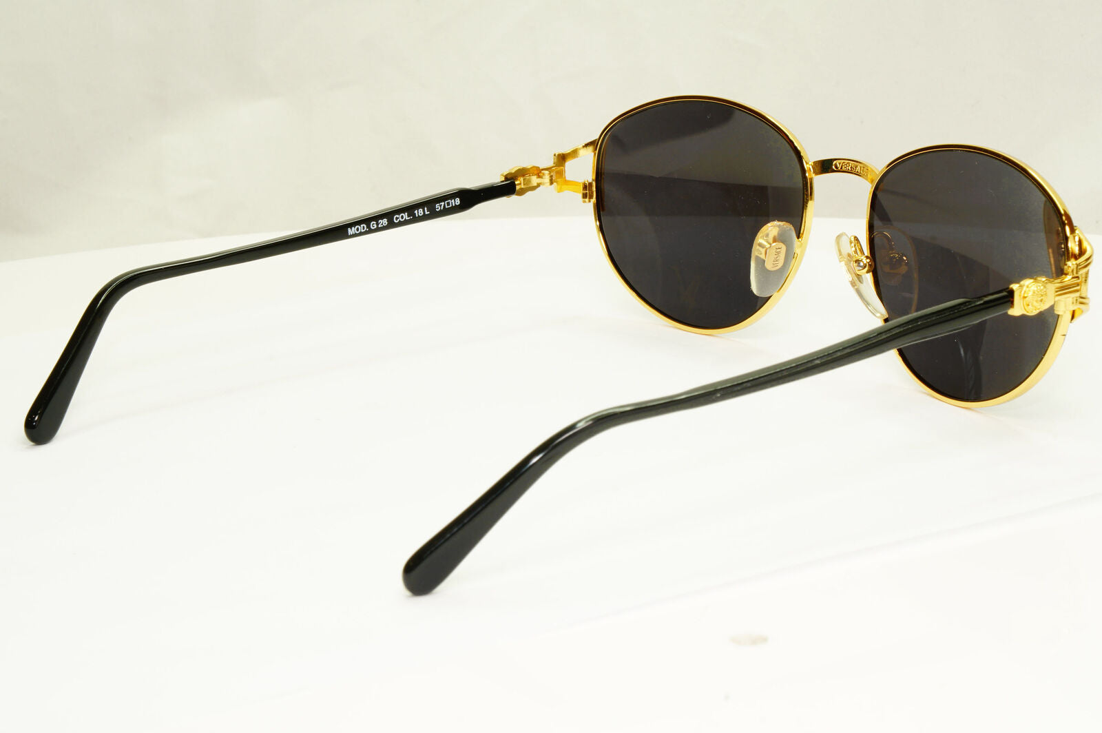 Gianni Versace 1995 Vintage Gold Medusa Black Retro Sunglasses MOD G28 COL 18L