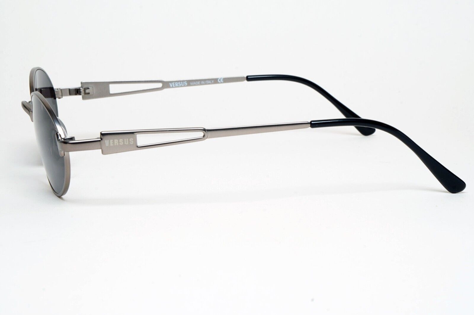 Versus Sunglasses 1996 by Gianni Versace Vintage Gunmetal Oval MOD R11 COL 948