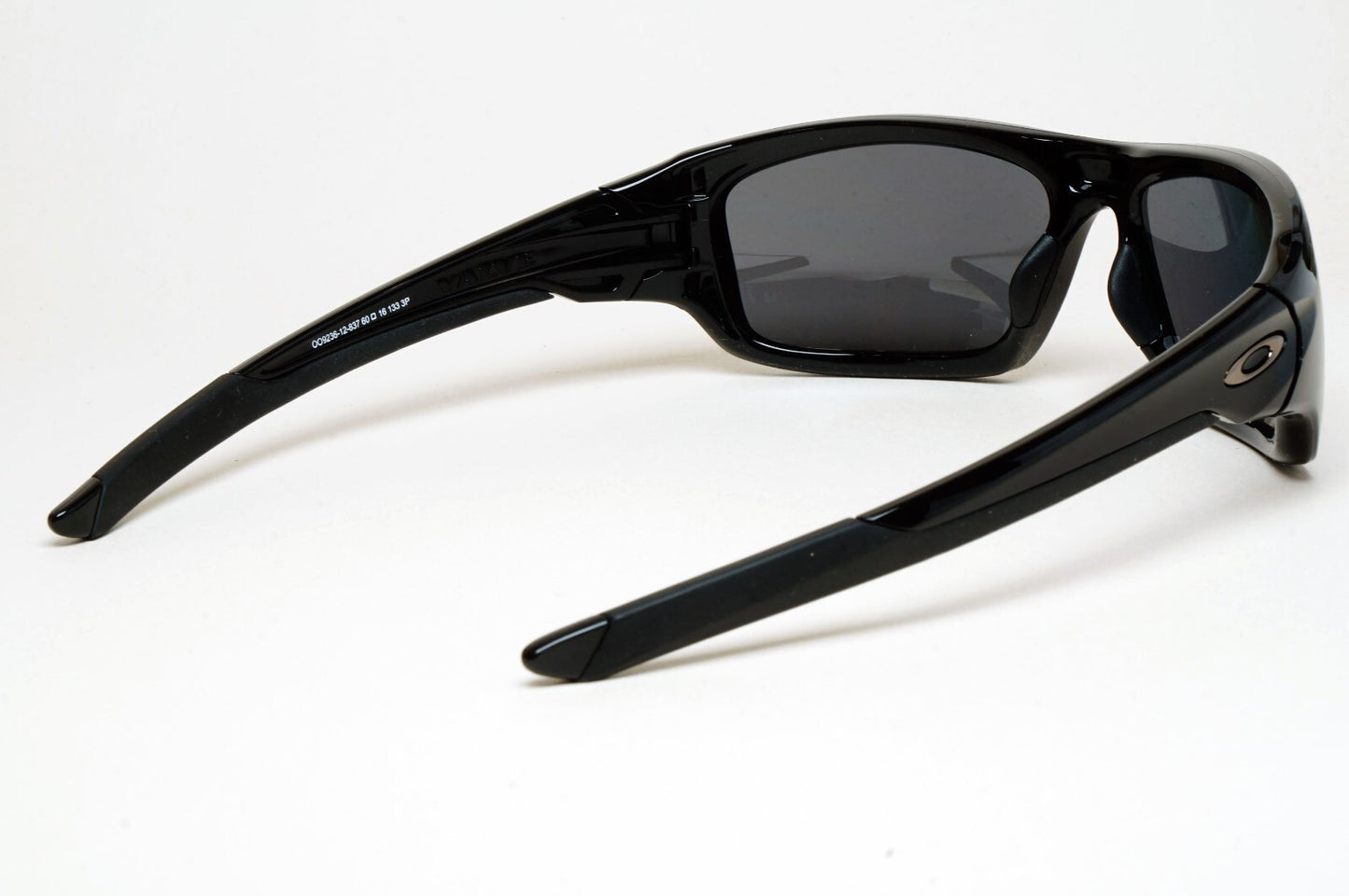 Oakley Sunglasses Polarized Valve Black Polished Iridium Glossy OO 9236 12-837