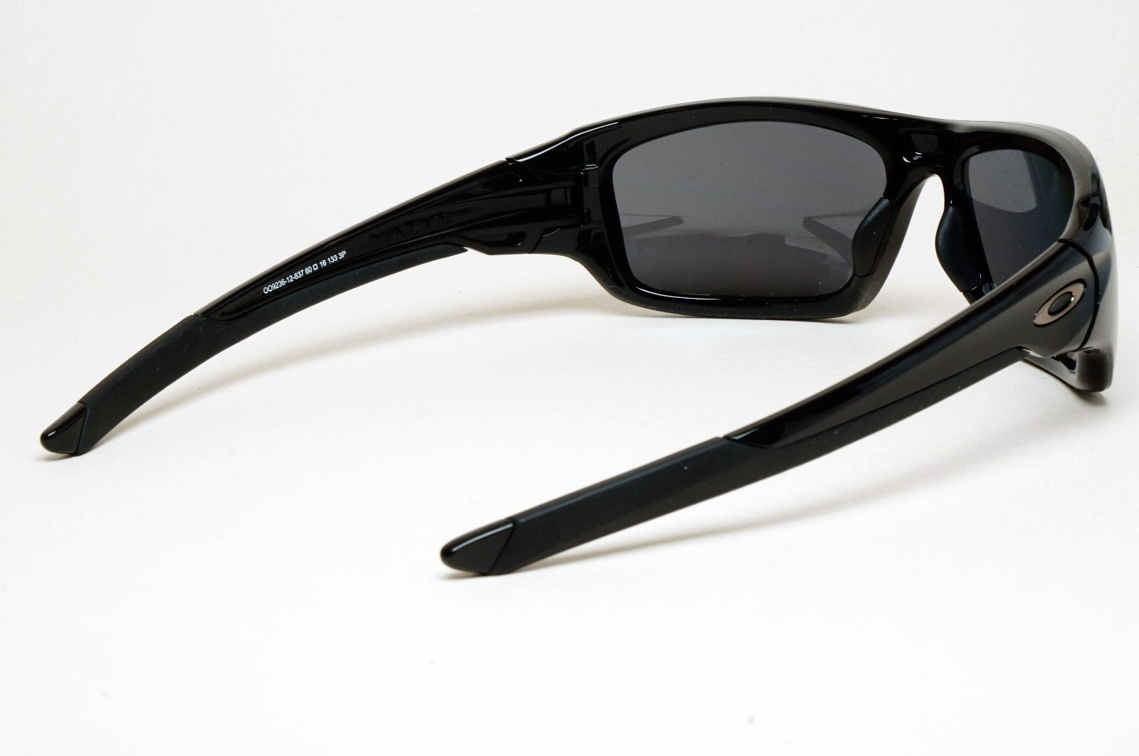 Oakley Sunglasses Polarized Valve Black Polished Iridium Glossy OO 9236 12-837