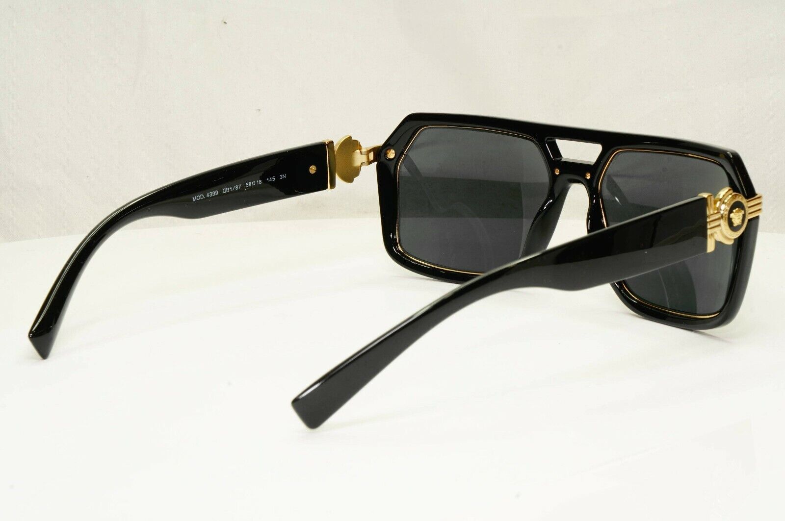 Authentic Versace Mens Black Gold Medusa Square Sunglasses 4399 GB1/87