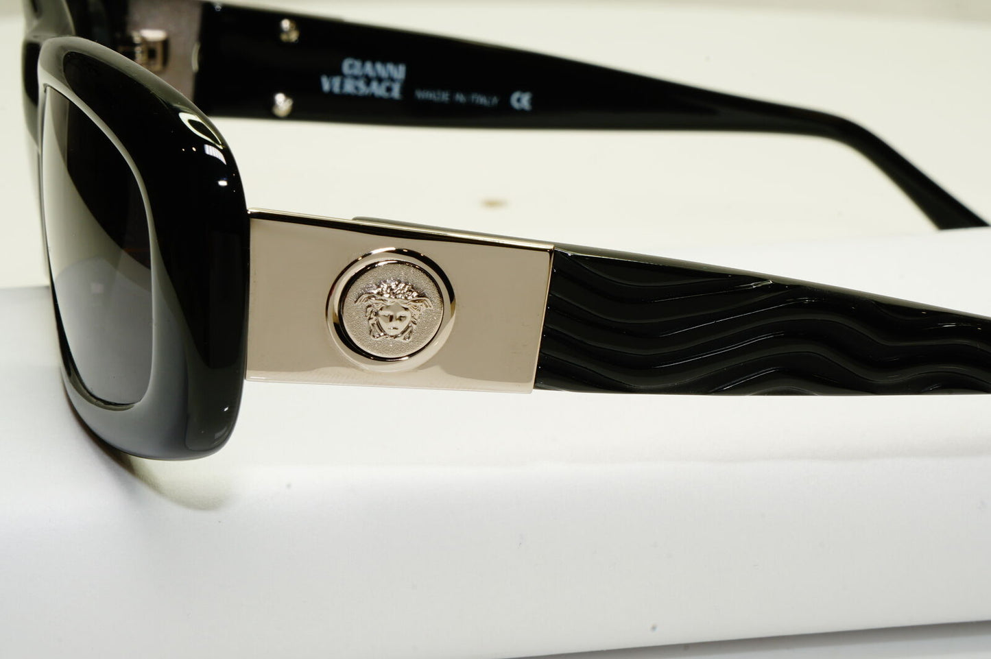 Gianni Versace 1996 Unisex Vintage Black Medusa Sunglasses MOD 257/M COL 374