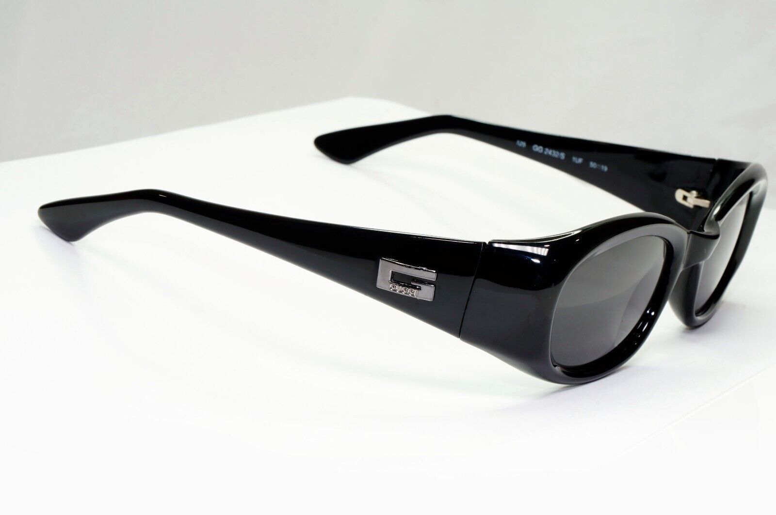 Gucci Sunglasses 1998 Vintage Black Rectangle Retro Unisex GG 2432/S 1UF 301224