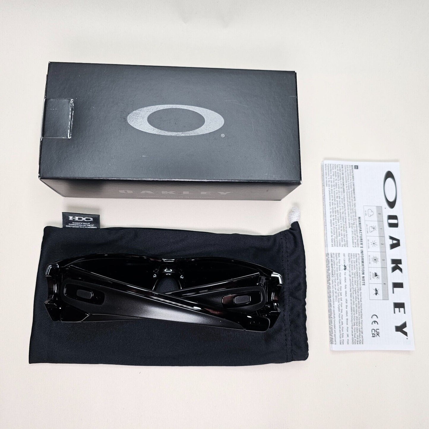 Oakley Sunglasses Fuel Cell Black Polished Warm Grey OO 9096 01 Wrap 60mm [a]