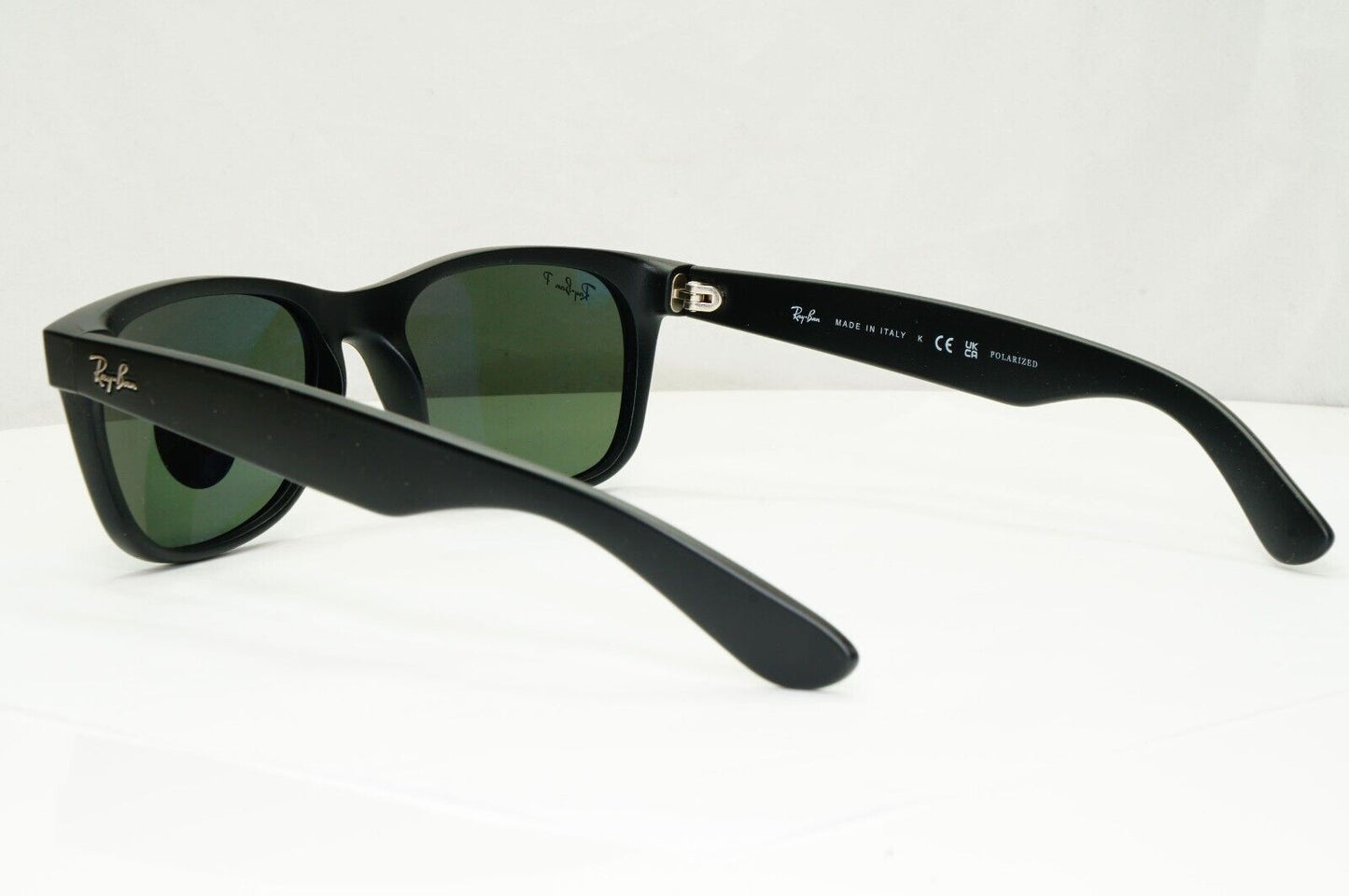 Ray-Ban Sunglasses Polarised Black Rubber Green RB 2132 New Wayfarer 622/58 55mm