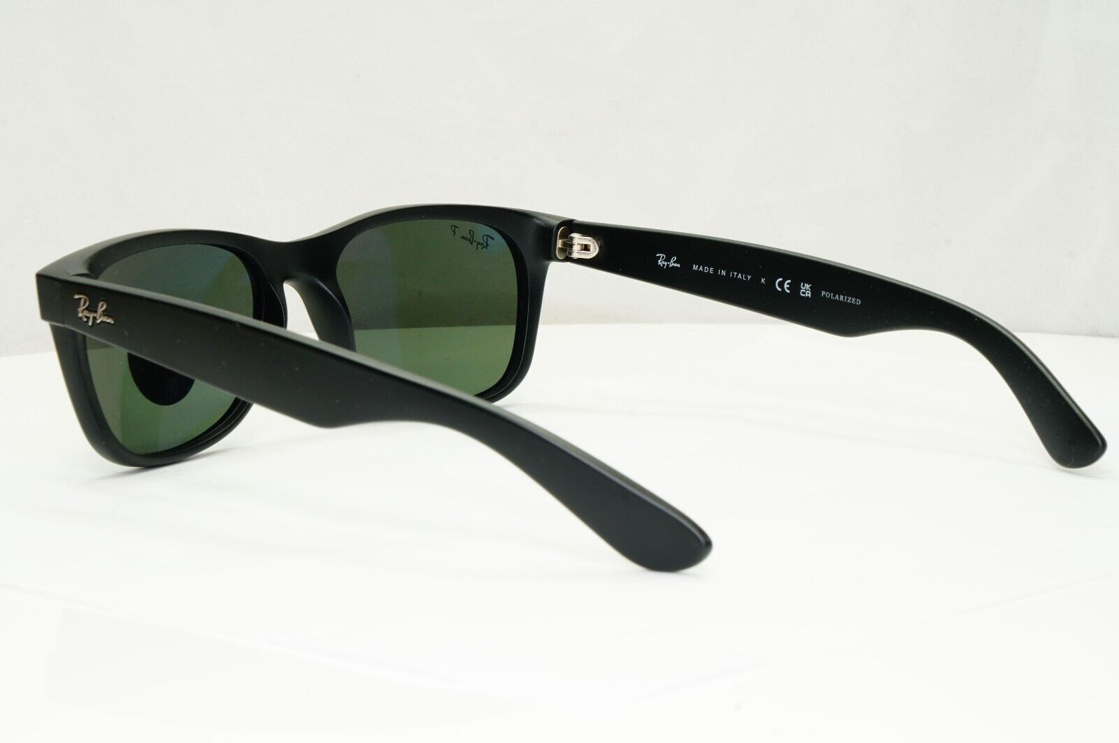 Ray-Ban Sunglasses Polarised Black Rubber Green RB 2132 New Wayfarer 622/58 55mm