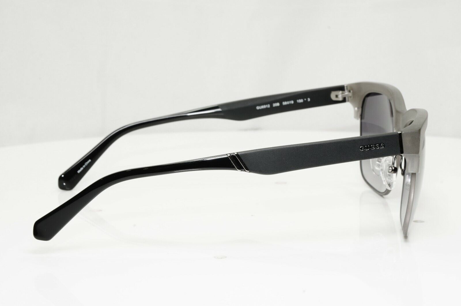 Authentic GUESS Mens Sunglasses Grey Black Gradient Smoke Square GU 6912 20B
