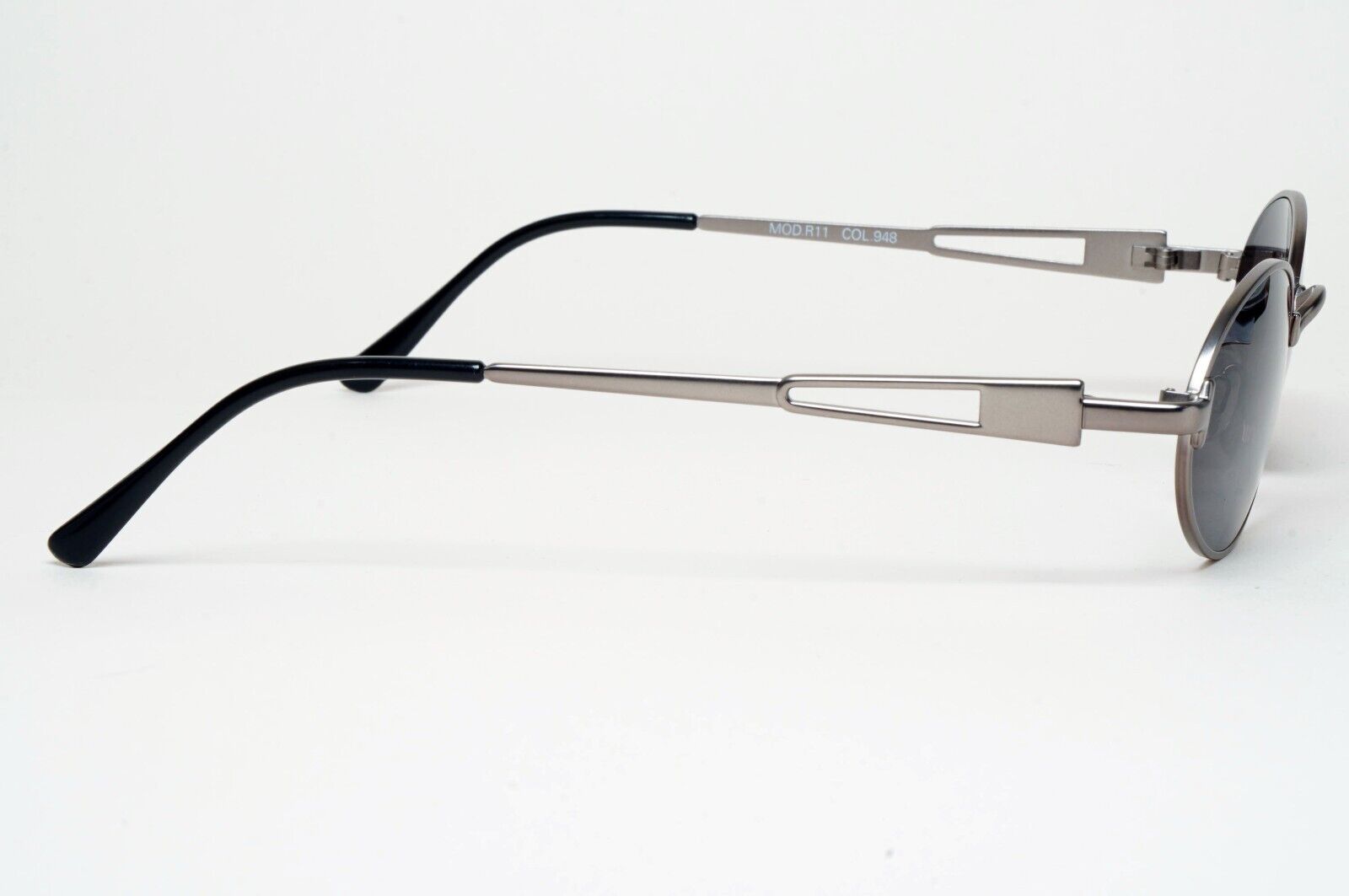Versus Sunglasses 1996 by Gianni Versace Vintage Gunmetal Oval MOD R11 COL 948