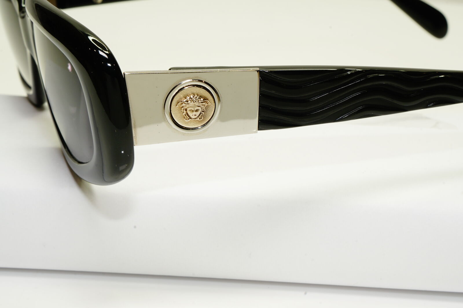 Gianni Versace 1996 Unisex Vintage Black Medusa Sunglasses MOD 256/M COL 374